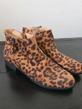 Time And Tru Ladies Size 11 Ankle Boots